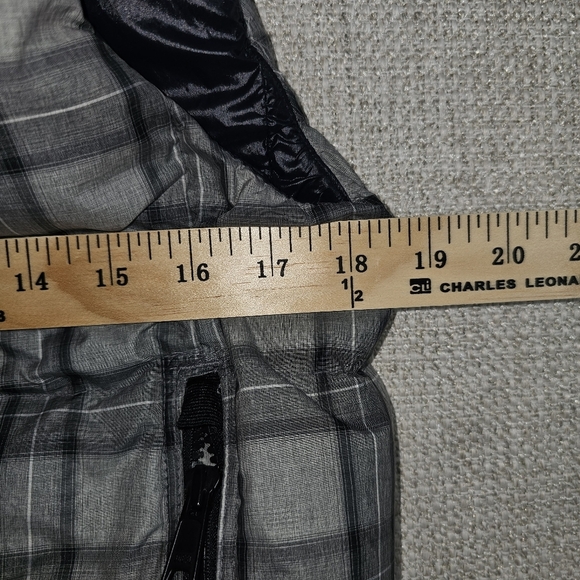 Gap Gray and Black Plaid Women's Zip up Puffer Vest with Zip Pockets XS - Picture 7 of 11